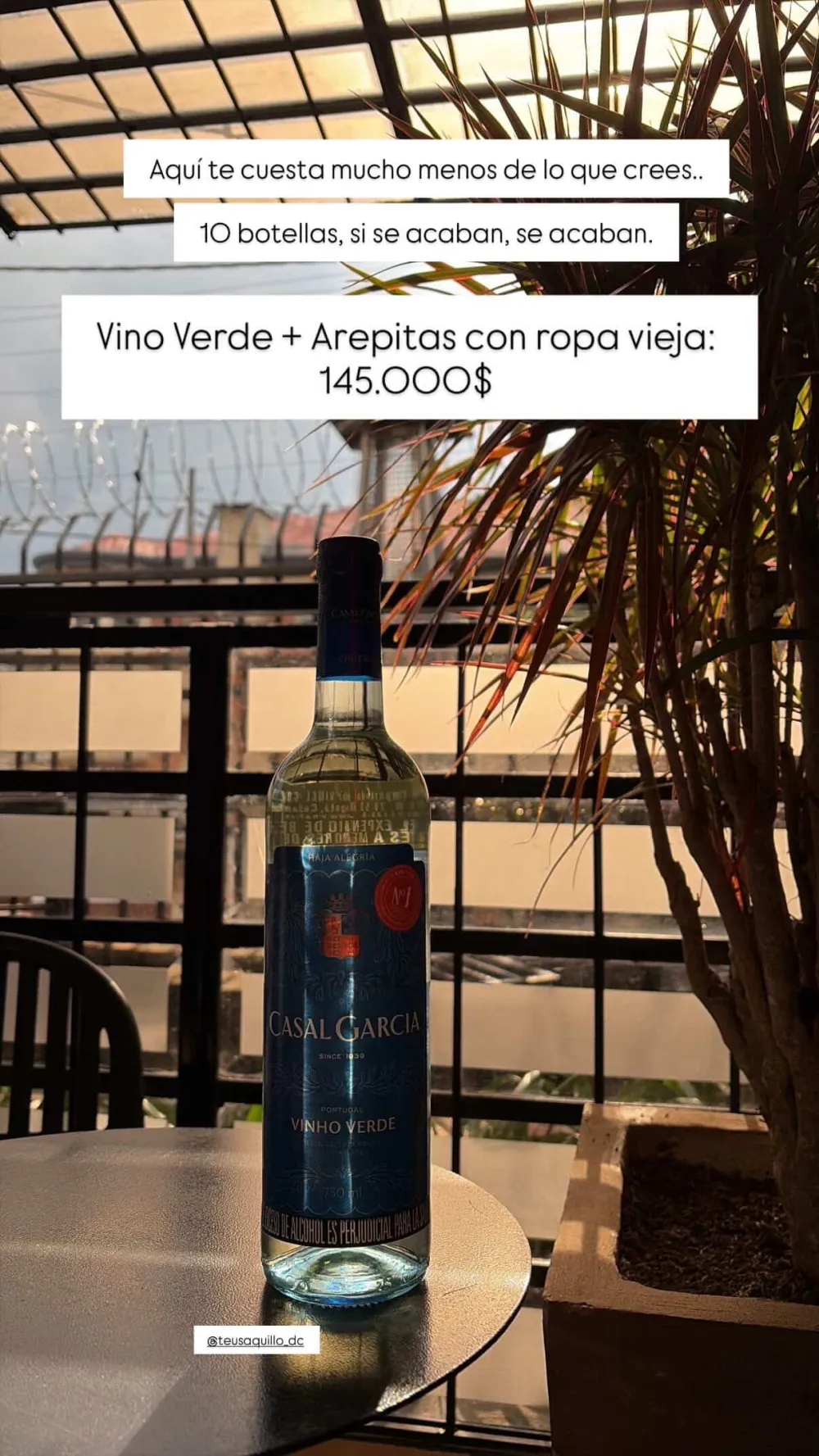 Vino Verde más arepitas de ropa vieja